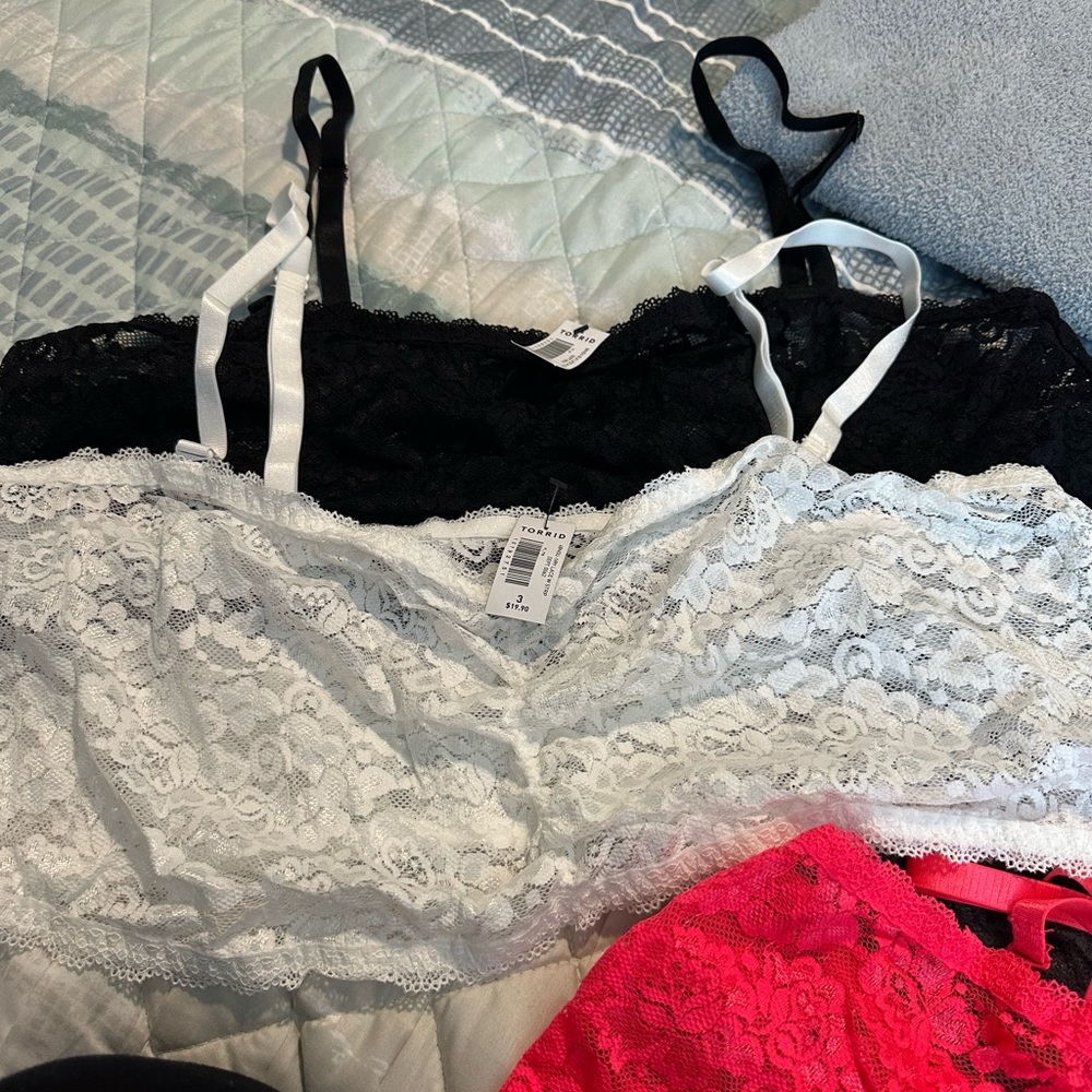 Torrid unlined lace bandeau bralette